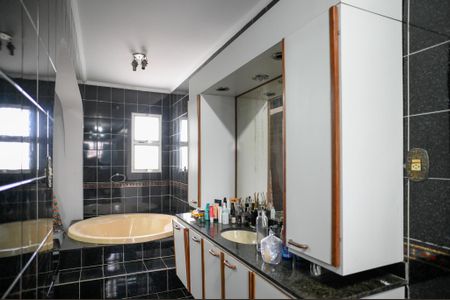Casa à venda com 210m², 3 quartos e 2 vagasBanheiro Quarto 1 - Suite