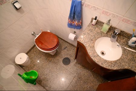 Casa à venda com 210m², 3 quartos e 2 vagasLavabo