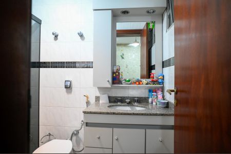 Casa à venda com 210m², 3 quartos e 2 vagasBanheiro Quarto 2 - Suite