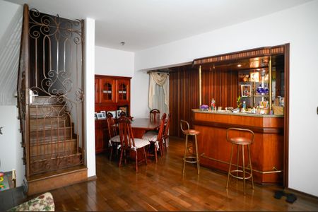 Casa à venda com 210m², 3 quartos e 2 vagasSala
