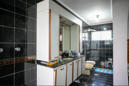 Casa à venda com 210m², 3 quartos e 2 vagasBanheiro Quarto 1 - Suite