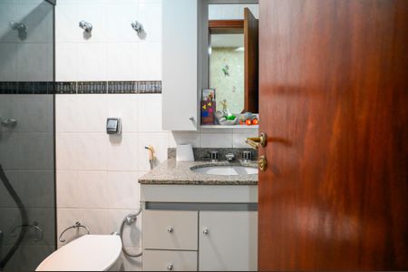 Casa à venda com 210m², 3 quartos e 2 vagasBanheiro Quarto 2 - Suite