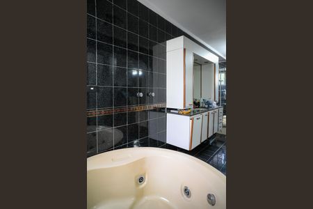 Casa à venda com 210m², 3 quartos e 2 vagasBanheiro Quarto 1 - Suite