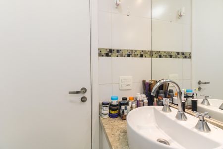 Apartamento à venda com 75m², 2 quartos e 2 vagasBanheiro Suíte 