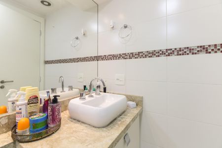 Apartamento à venda com 75m², 2 quartos e 2 vagasBanheiro Social 