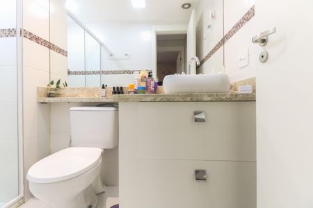 Apartamento à venda com 75m², 2 quartos e 2 vagasBanheiro Social 