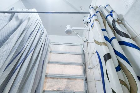 Banheiro  de kitnet/studio para alugar com 1 quarto, 29m² em Centro, Rio de Janeiro