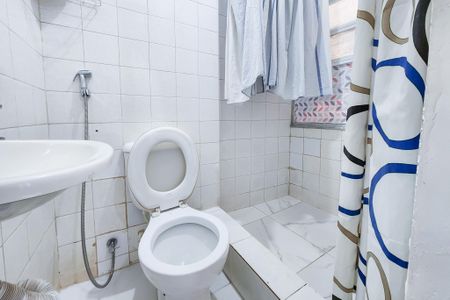 Banheiro  de kitnet/studio para alugar com 1 quarto, 29m² em Centro, Rio de Janeiro