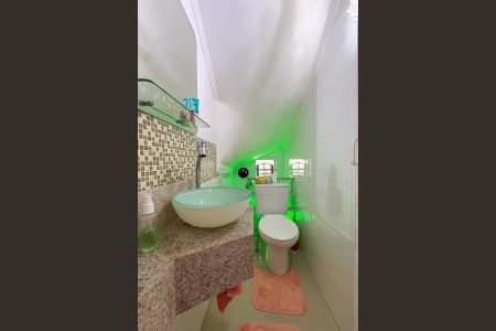 Casa à venda com 150m², 2 quartos e 2 vagasLavabo