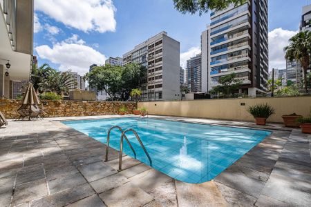 Apartamento à venda com 306m², 3 quartos e 3 vagas Apartamento à venda com 306m², 3 quartos e 3 vagasPiscina