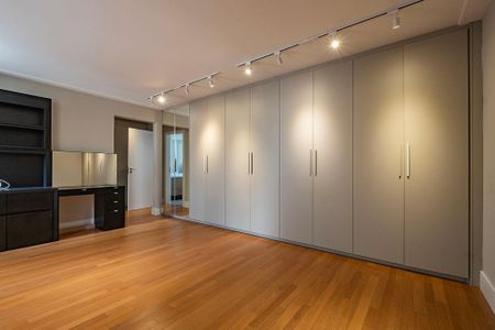 Apartamento à venda com 306m², 3 quartos e 3 vagas Apartamento à venda com 306m², 3 quartos e 3 vagasSuíte 2