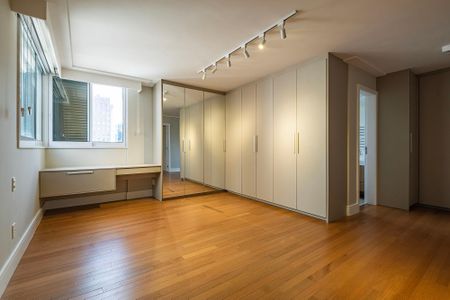 Suíte 1 de apartamento à venda com 3 quartos, 306m² em Jardim Paulista, São Paulo