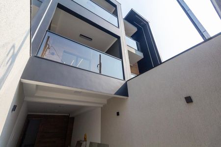 Casa à venda com 205m², 3 quartos e 2 vagas Casa à venda com 205m², 3 quartos e 2 vagasFachada interna