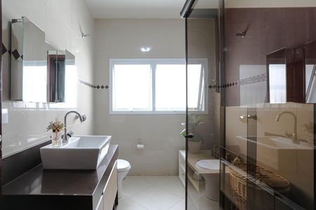 Casa para alugar com 220m², 4 quartos e 3 vagasBanheiro