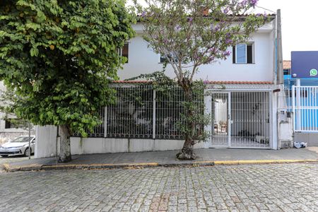 Casa para alugar com 220m², 4 quartos e 3 vagasFachada