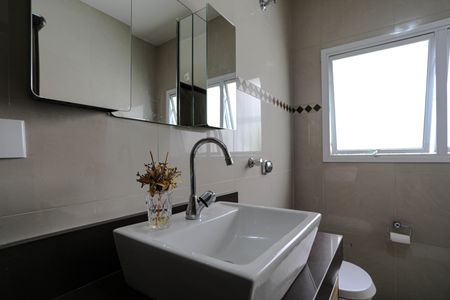 Casa para alugar com 220m², 4 quartos e 3 vagasBanheiro