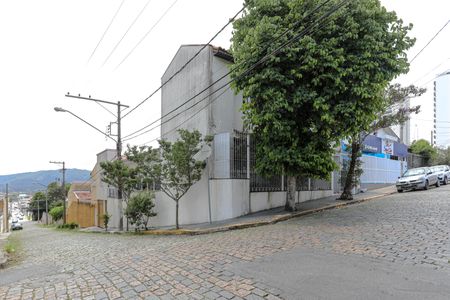 Casa para alugar com 220m², 4 quartos e 3 vagasFachada