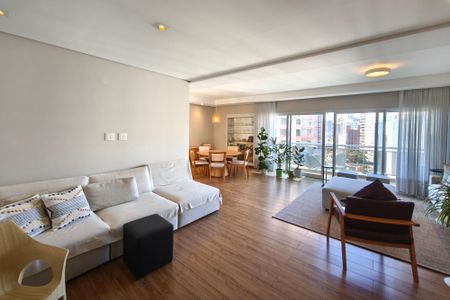Sala de Estar de apartamento à venda com 2 quartos, 150m² em Cambuí, Campinas