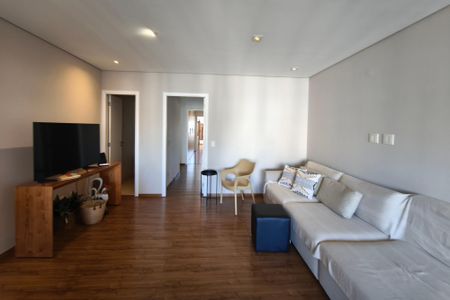 Sala de Estar de apartamento à venda com 2 quartos, 150m² em Cambuí, Campinas