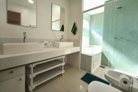 Banheiro Suíte de apartamento à venda com 2 quartos, 150m² em Cambuí, Campinas