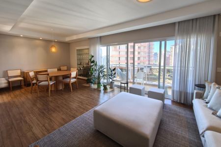 Sala de Estar de apartamento à venda com 2 quartos, 150m² em Cambuí, Campinas