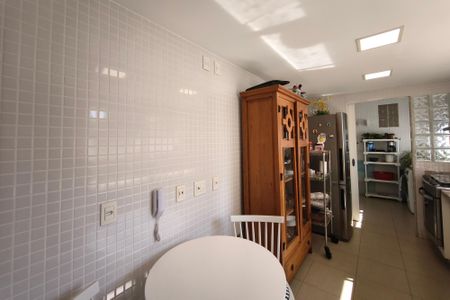 Apartamento à venda com 150m², 2 quartos e 3 vagasCozinha