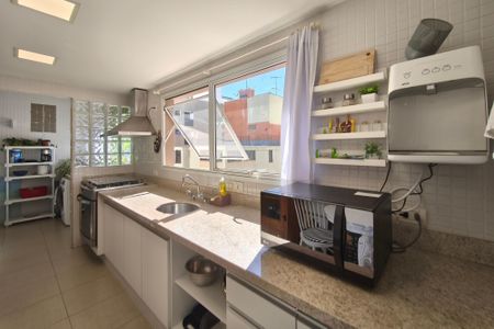 Apartamento à venda com 150m², 2 quartos e 3 vagasCozinha