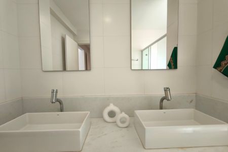 Apartamento à venda com 150m², 2 quartos e 3 vagasBanheiro Suíte