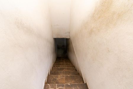 Casa para alugar com 25m², 4 quartos e 2 vagasEscada