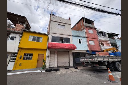 Fachada de casa para alugar com 4 quartos, 25m² em Jardim Alzira, São Paulo