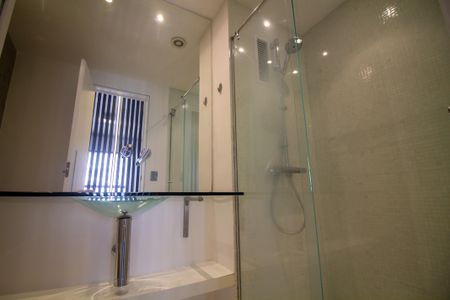 Apartamento para alugar com 70m², 2 quartos e 2 vagasBanheiro