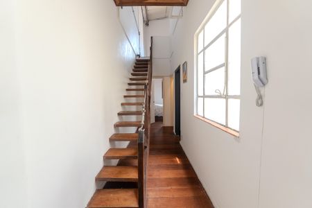 Apartamento para alugar com 163m², 4 quartos e sem vaga Apartamento para alugar com 163m², 4 quartos e sem vagaEscada