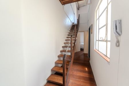 Apartamento para alugar com 163m², 4 quartos e sem vaga Apartamento para alugar com 163m², 4 quartos e sem vagaEscada