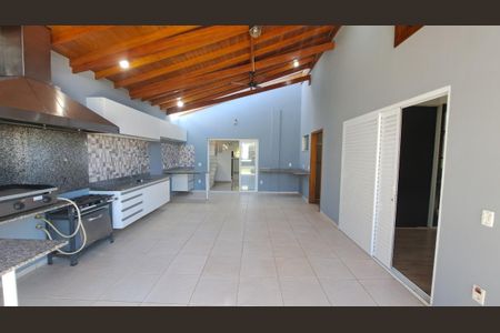 Casa de condomínio para alugar com 248m², 4 quartos e 4 vagas