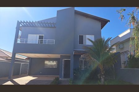 Casa de condomínio para alugar com 248m², 4 quartos e 4 vagas