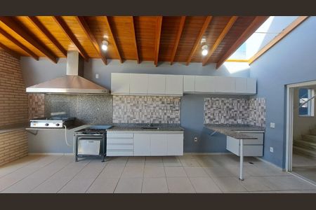 Casa de condomínio para alugar com 248m², 4 quartos e 4 vagas