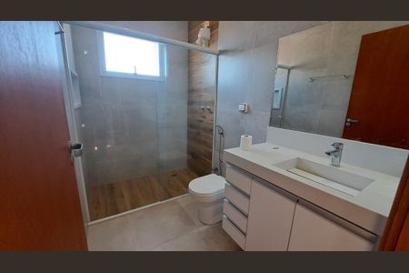 Casa de condomínio para alugar com 248m², 4 quartos e 4 vagas