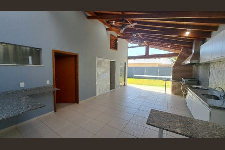 Casa de condomínio para alugar com 248m², 4 quartos e 4 vagas