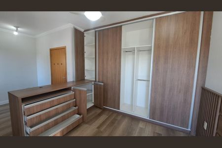 Casa de condomínio para alugar com 248m², 4 quartos e 4 vagas