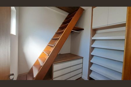 Casa de condomínio para alugar com 248m², 4 quartos e 4 vagas