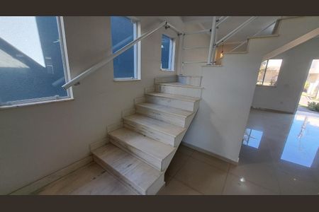 Casa de condomínio para alugar com 248m², 4 quartos e 4 vagas