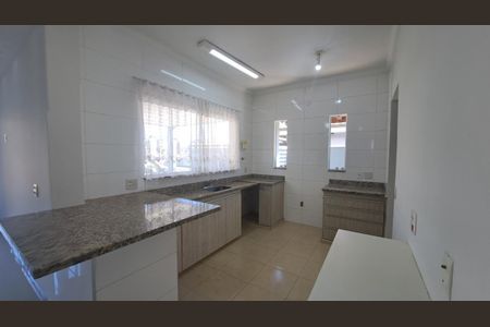 Casa de condomínio para alugar com 248m², 4 quartos e 4 vagas