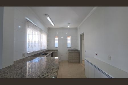Casa de condomínio para alugar com 248m², 4 quartos e 4 vagas