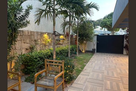 Casa para alugar com 262m², 3 quartos e 4 vagas