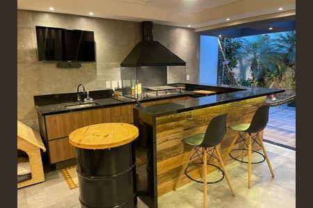 Casa para alugar com 262m², 3 quartos e 4 vagas