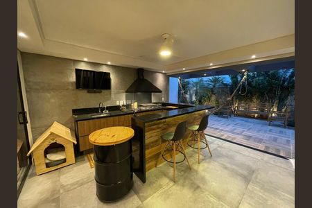 Casa para alugar com 262m², 3 quartos e 4 vagas