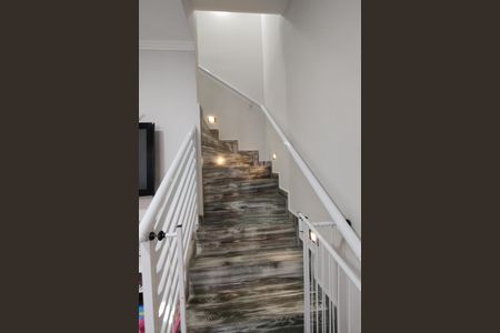 Apartamento para alugar com 90m², 2 quartos e 1 vagaEscada