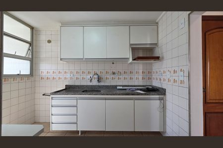 Cozinha de apartamento para alugar com 3 quartos, 72m² em Vila Sofia, São Paulo
