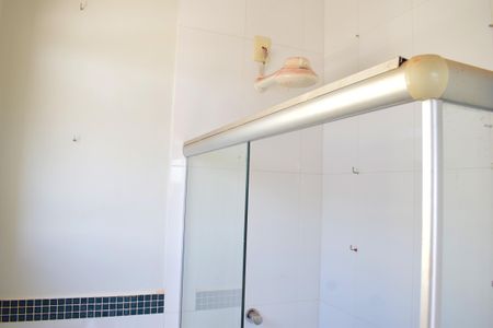 Casa de condomínio para alugar com 273m², 3 quartos e 4 vagasBanheiro de Serviço