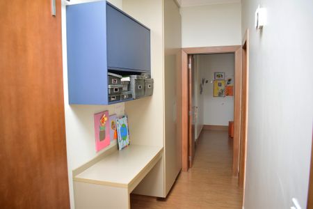 Casa de condomínio para alugar com 273m², 3 quartos e 4 vagasCorredor